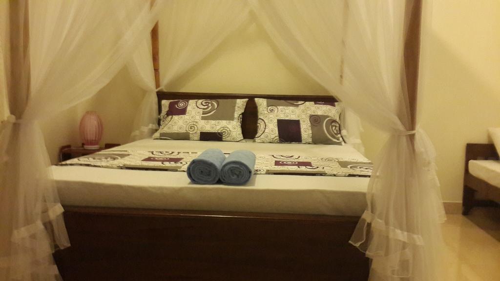 Golden Beach Rest Hotel Tangalle Buitenkant foto