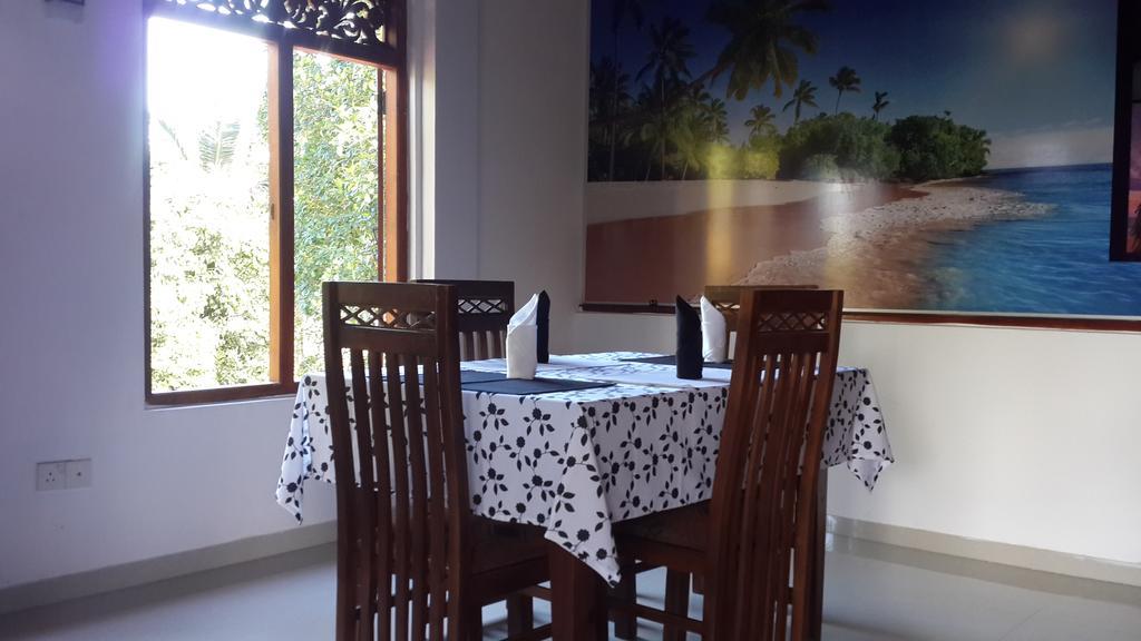 Golden Beach Rest Hotel Tangalle Buitenkant foto