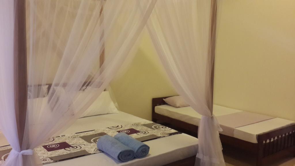 Golden Beach Rest Hotel Tangalle Buitenkant foto