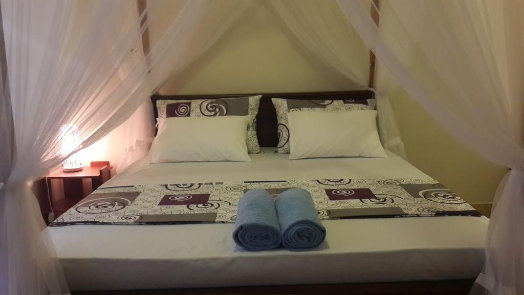Golden Beach Rest Hotel Tangalle Buitenkant foto