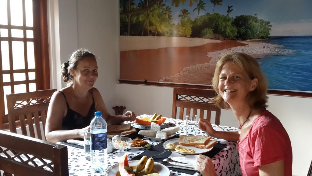 Golden Beach Rest Hotel Tangalle Buitenkant foto
