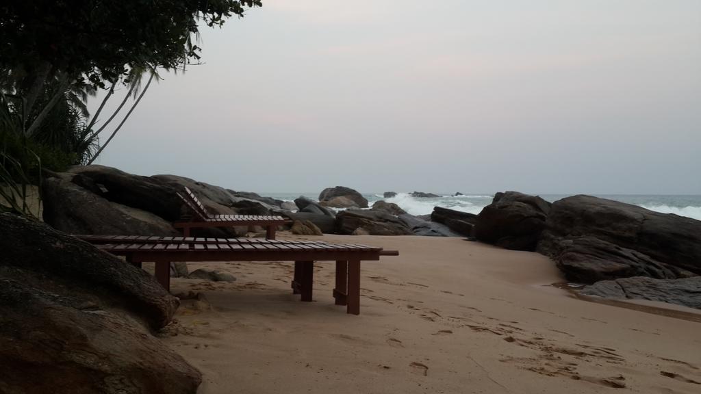 Golden Beach Rest Hotel Tangalle Buitenkant foto