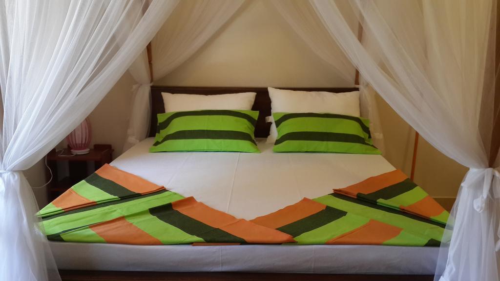 Golden Beach Rest Hotel Tangalle Buitenkant foto