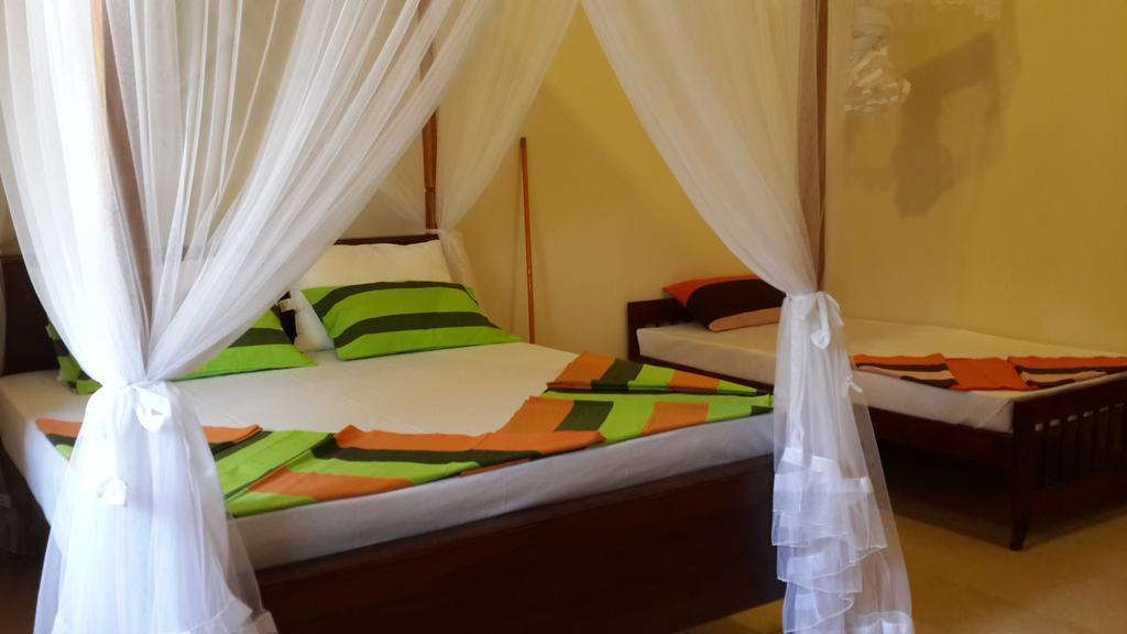 Golden Beach Rest Hotel Tangalle Buitenkant foto