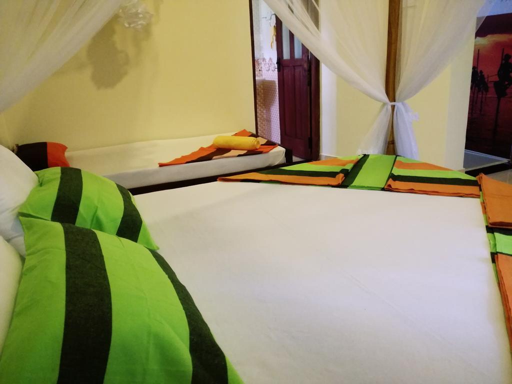 Golden Beach Rest Hotel Tangalle Buitenkant foto