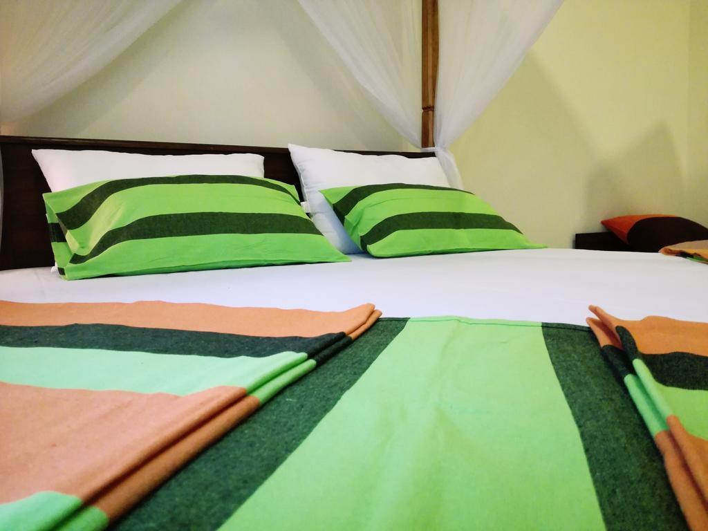 Golden Beach Rest Hotel Tangalle Buitenkant foto