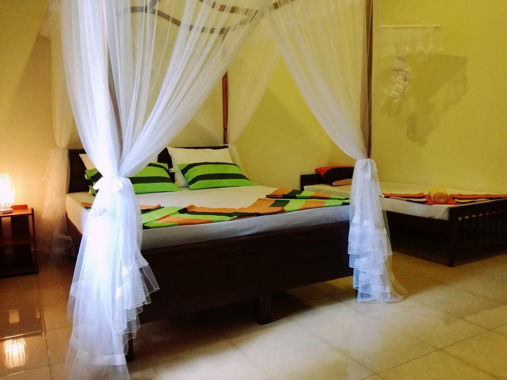 Golden Beach Rest Hotel Tangalle Buitenkant foto