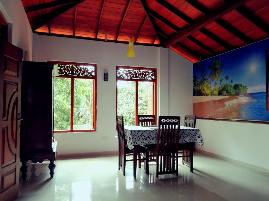 Golden Beach Rest Hotel Tangalle Buitenkant foto
