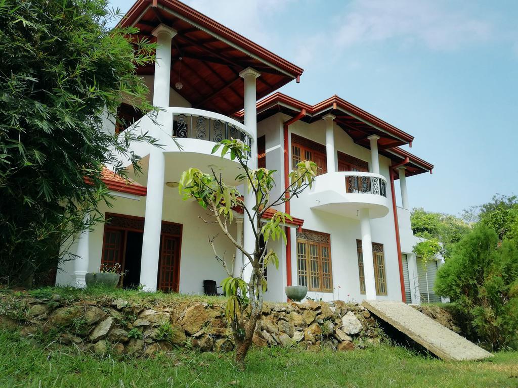Golden Beach Rest Hotel Tangalle Buitenkant foto