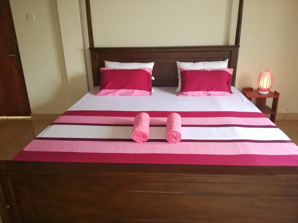 Golden Beach Rest Hotel Tangalle Buitenkant foto