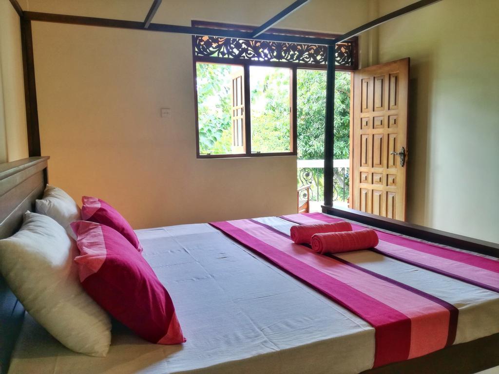 Golden Beach Rest Hotel Tangalle Buitenkant foto