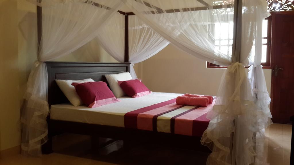 Golden Beach Rest Hotel Tangalle Buitenkant foto