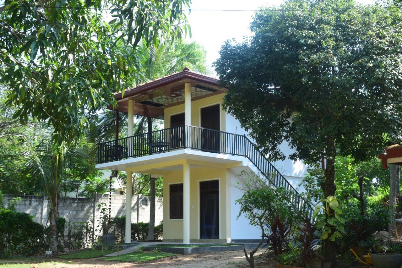 Golden Beach Rest Hotel Tangalle Buitenkant foto