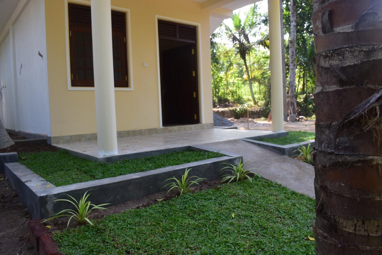 Golden Beach Rest Hotel Tangalle Buitenkant foto