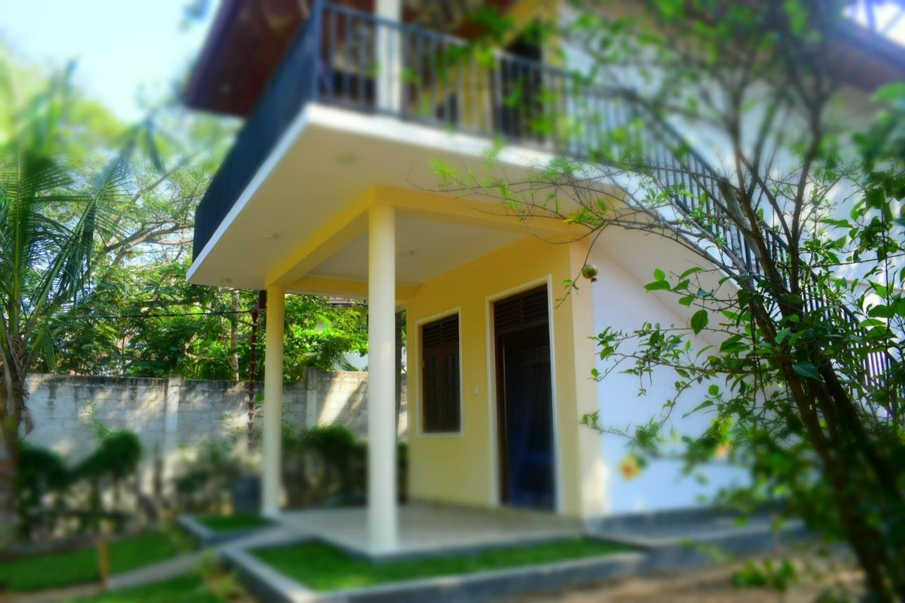 Golden Beach Rest Hotel Tangalle Buitenkant foto