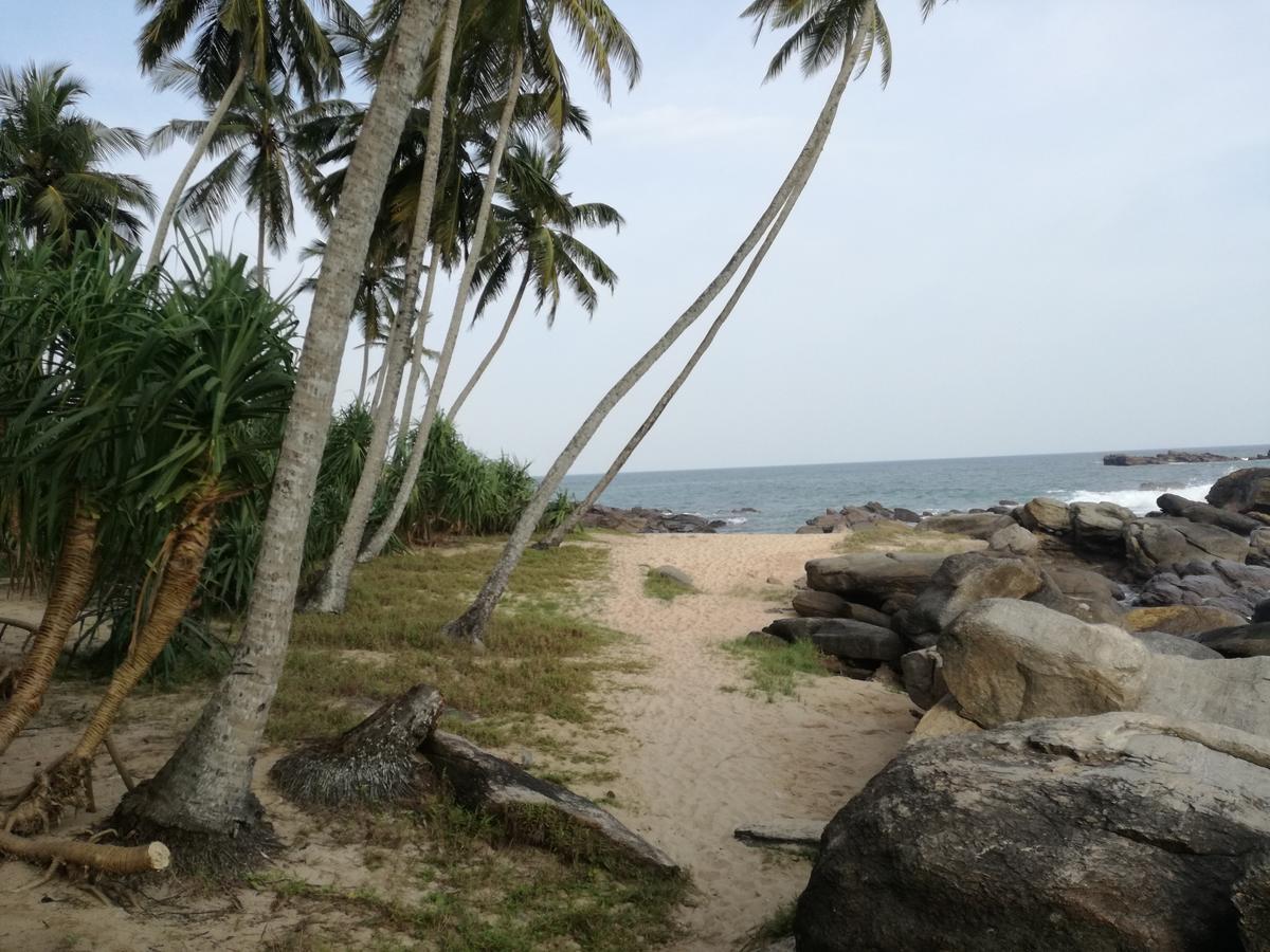 Golden Beach Rest Hotel Tangalle Buitenkant foto