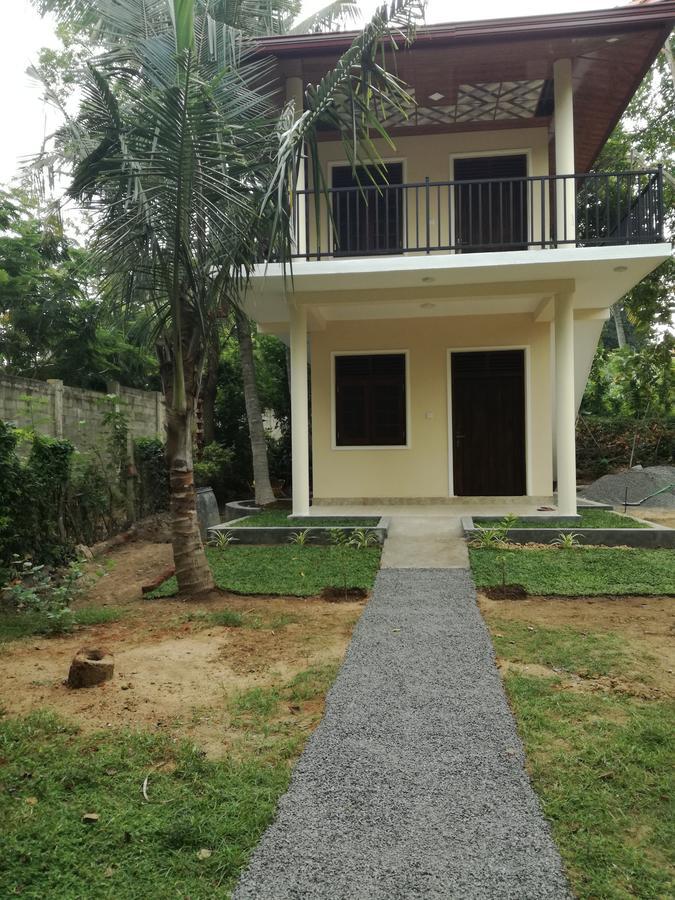 Golden Beach Rest Hotel Tangalle Buitenkant foto